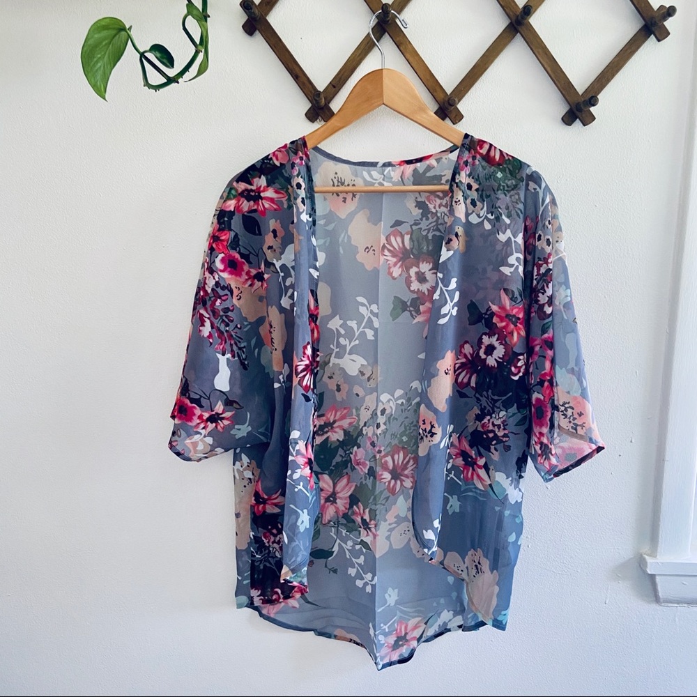 5/$25 VERY light  floral Kimono Cardigan